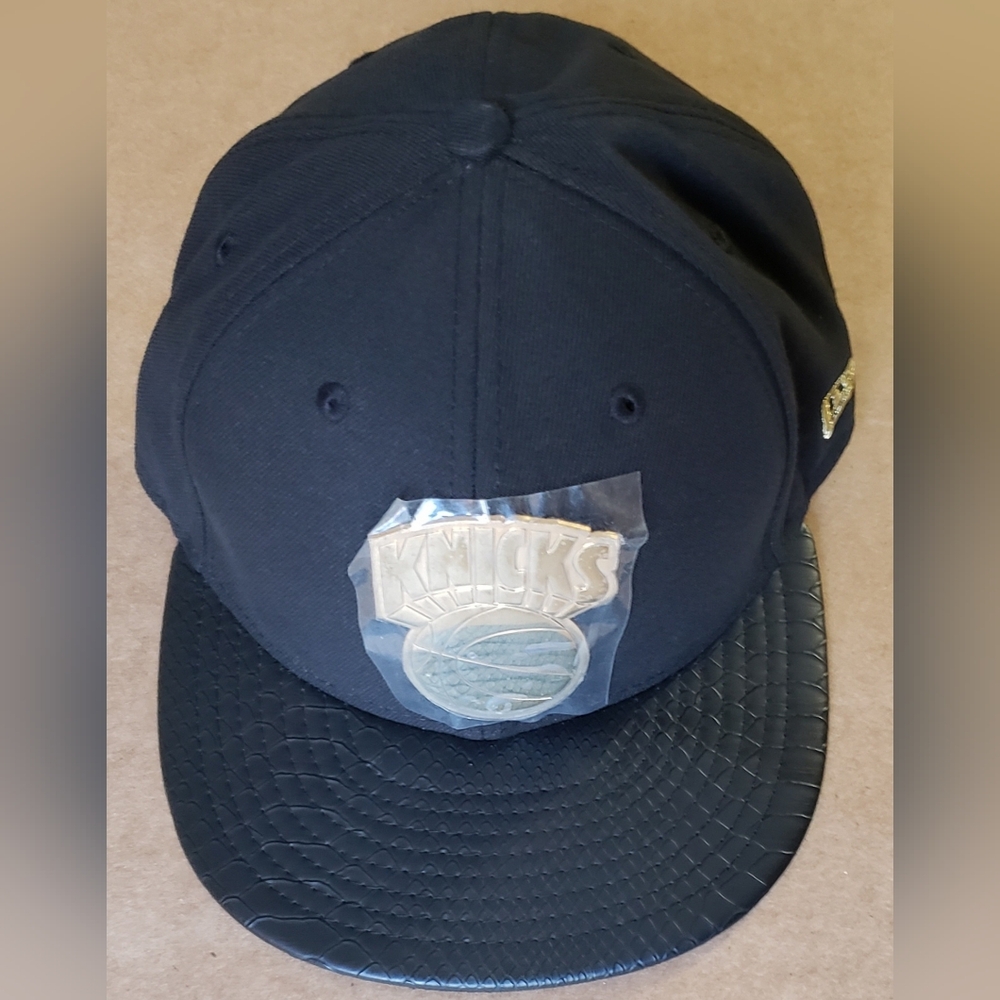 New Era New York Knicks Strapback Hat Cap Medium/Large NWT